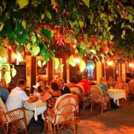 Ξενοδοχείο Kleopatra 3*